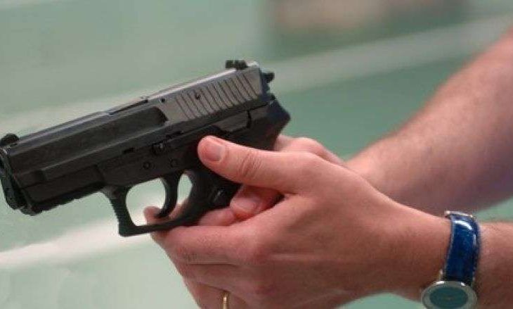 Të shtëna me armë në Bulqizë, terrorizohet familja