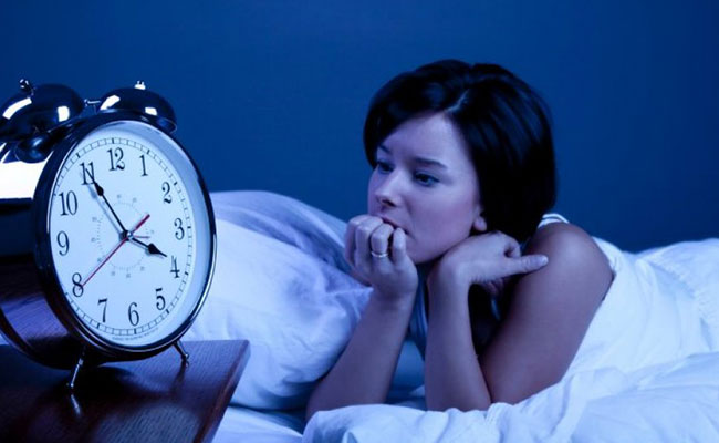 Ekspertët e gjumit: Ndryshimi i orës është një ide e keqe dhe duhet të marrë fund
