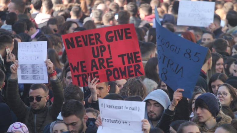 Studentët nuk tërhiqen, protestojnë sot para Parlamentit 2 studentet shqiperi