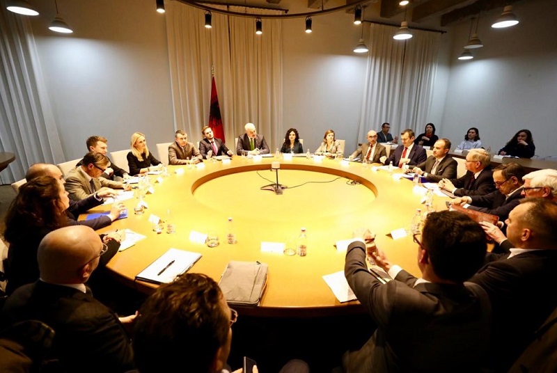Kryeministri Rama takon eurodeputetët 2 Rama Takim3