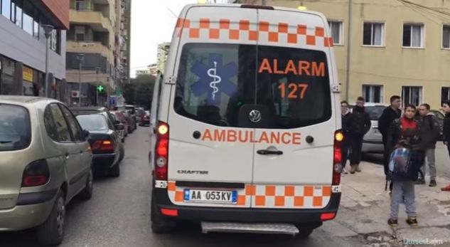 Aksidentohet autobuzi i nxënësve në Bulqizë/ 5 fëmijë përfundojnë në spital
