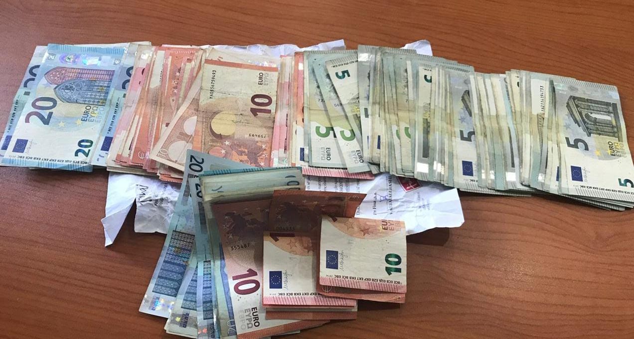 Akuzohet për vjedhje parash, pranga të riut në Berat - Vizion Plus