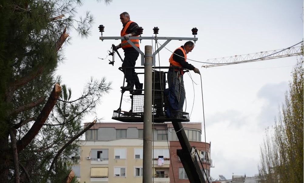 OSHEE njofton ndërprerje të energjisë elektrike në këtë zonë të Tiranës