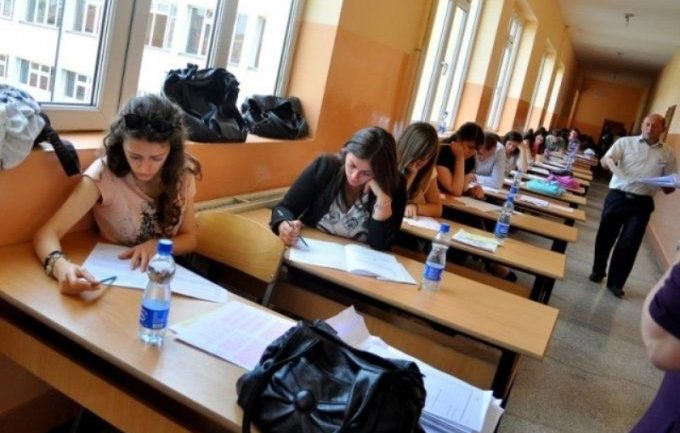 Dalin notat e provimit të gjuhës së huaj për maturantët/ Rezultatet kënaqin ministren