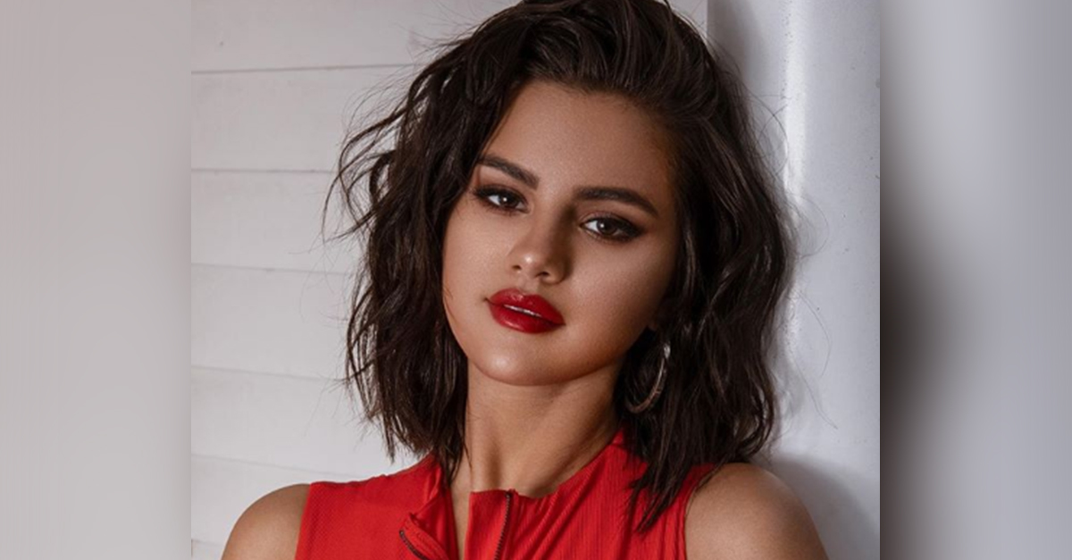 Selena Gomez pozon pa grim në Instagram