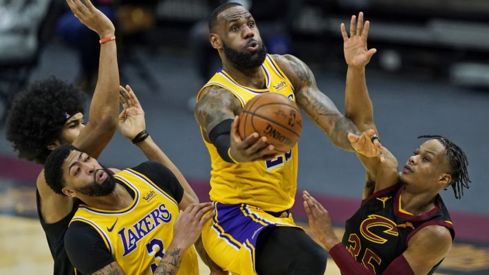 Spektakël në Tring/ Lakers fitore me dedikim për Kobe Bryant