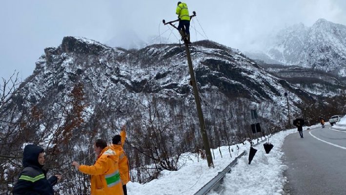 Stuhitë e dëborës sjellin probleme me energjinë elektrike në Valbonë