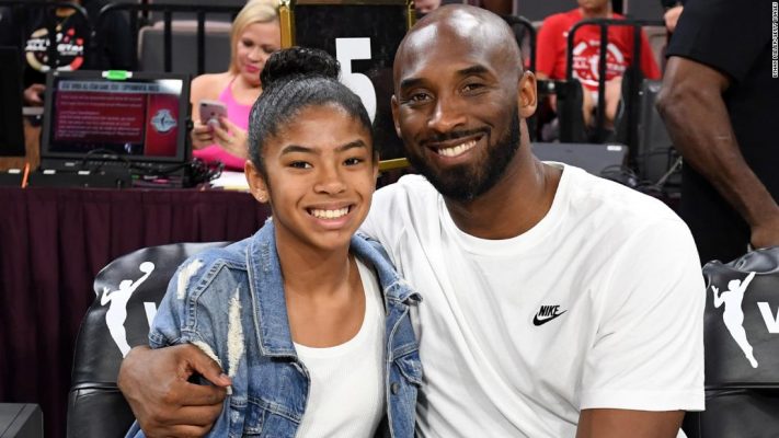 Një vit nga vdekja tragjike e Kobe Bryant dhe vajzës së tij