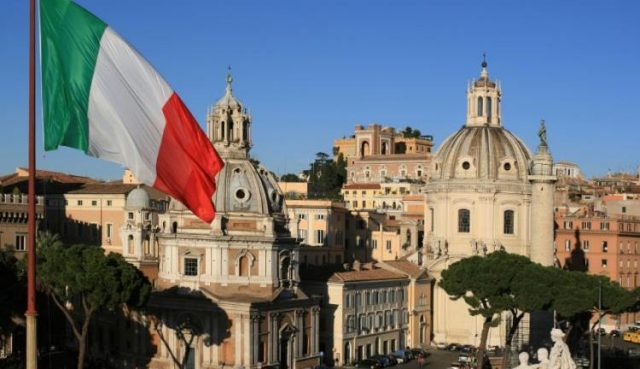 Njoftim i rëndësishëm për lejet e qëndrimit për shqiptarët në Itali