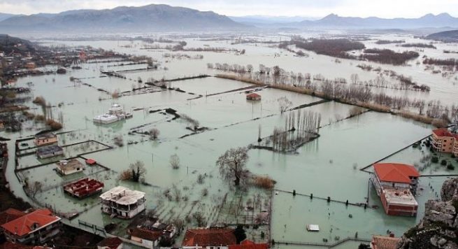 Përmirësohet situata e përmbytjeve/ 1900 hektare ende nën ujë në qarkun Shkodër
