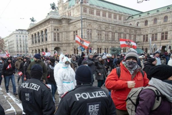 Austri/ Mijëra njerëz protestojnë kundër izolimit