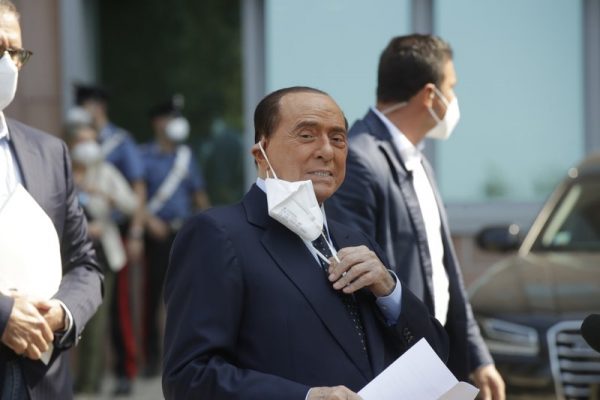 Berlusconi shtrohet në spital, probleme me zemrën