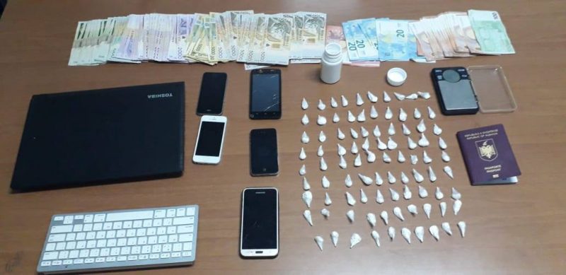 Kapet kokainë në Tiranë, pranga dy personave