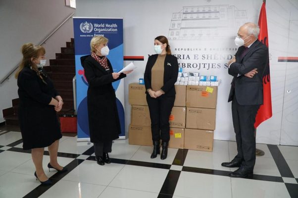 Gjermania na dhuron 1 mijë oksimetra për spitalet Covid, i solli OBSH