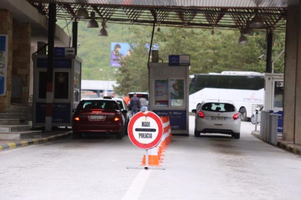 Greqia mban mbyllur kufirin me Shqipërinë deri me 22 mars