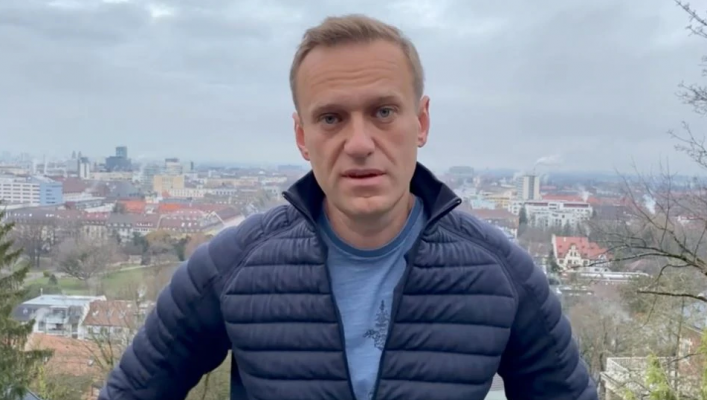 U helmua me Novichok/ Navalny planifikon të kthehet në Rusi