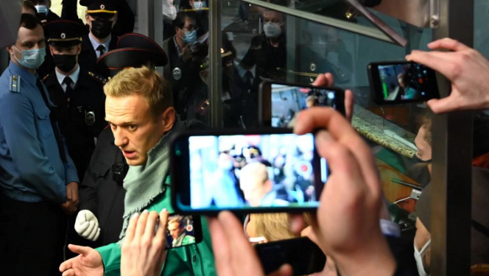 Autoritetet ruse arrestojnë Navalnin sapo mbërrin në Moskë