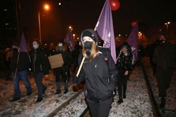 “Trupi im, zgjedhja ime!”/ Mijëra protestues mbushin rrugët e Polonisë