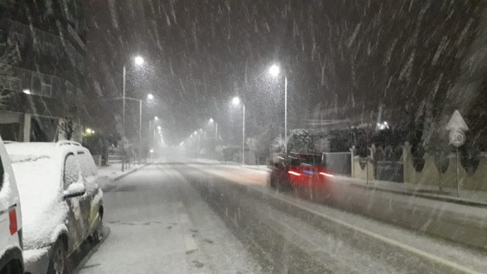 Reshjet e borës/ Probleme me energjinë në disa fshatra të juglindjes