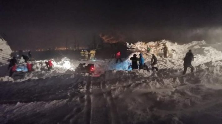 VIDEO/ Tragjedi në Rusi, orteku i dëborës vret tre persona