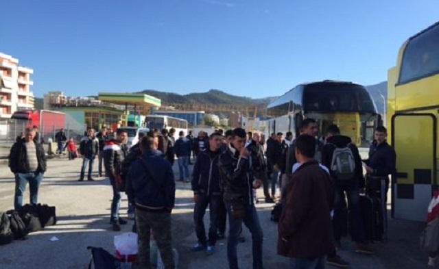 600 për të shkuar në Gjermani me autobuz/ Arrestohen 4 pronarë të agjencive turistike