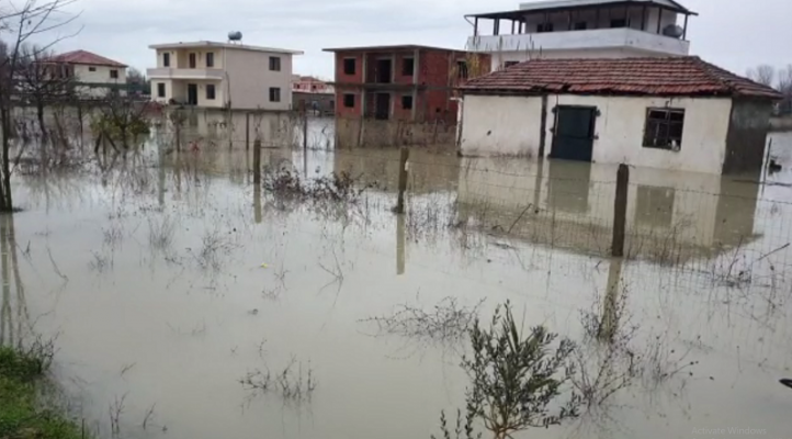 Vjosa përmbyt disa shtëpi, situatë e rënduar edhe në Sukth të Durrësit
