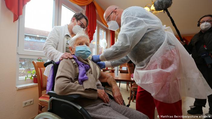 Të parët që do vaksinohen në Shqipëri janë të moshuarit në azile