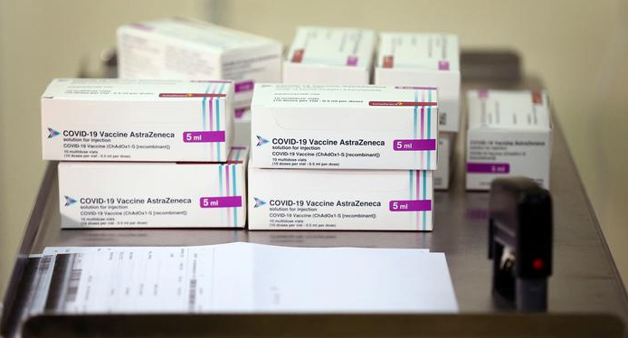 AstraZeneca furnizon në BE më pak vaksina se plani