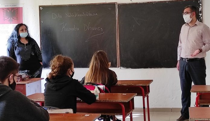 Mbyllen tre shkolla në Pogradec, shkak nxënës të infektuar me Covid