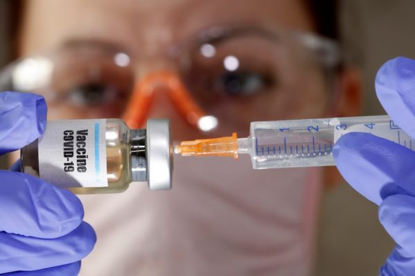 Johnson & Johnson i kërkon SHBA-ve autorizim për vaksinën anti-COVID