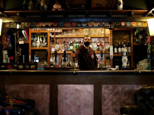 “Jo” alkoolit në pub-e, propozimi i qeverisë britanike revolton qytetarët