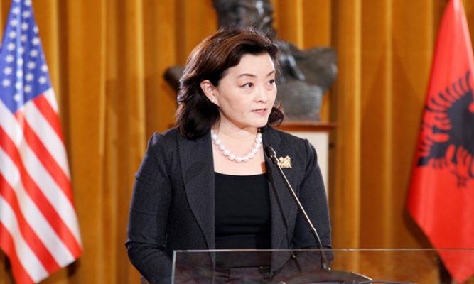 Ambasadorja Kim: Përshëndesim mbështetjen e Parlamentit për reformën në drejtësi