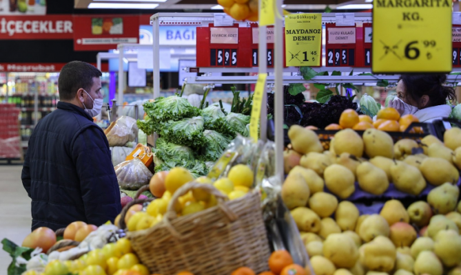 Rritja e çmimeve të ushqimeve në Turqi, paralajmërohen gjoba të rënda ndaj tregtarëve