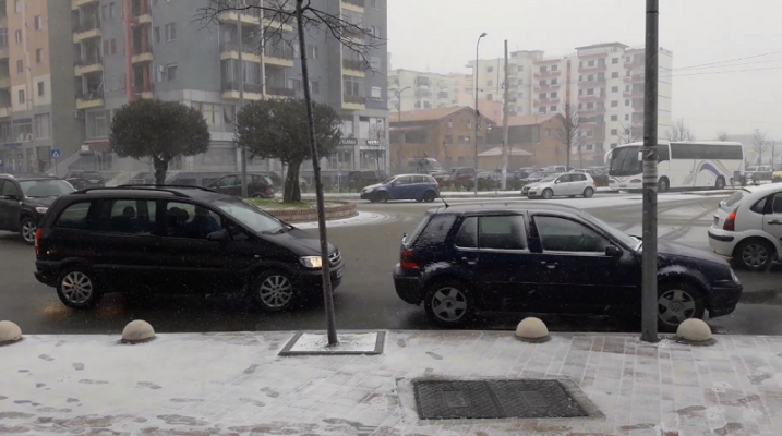 Nisin reshjet e dëborës edhe në zonat e ulëta, stuhi në Lezhë