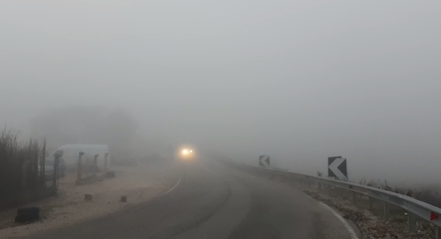 Mjegull e dendur në Pogradec, shoferët qarkullojnë me vështirësi