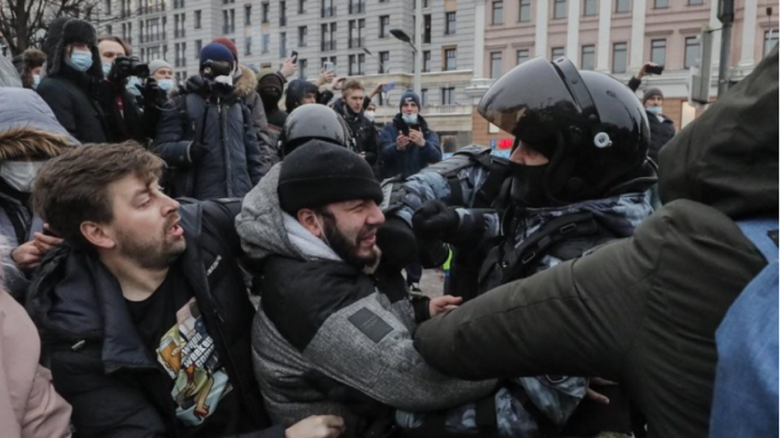 Rusia dëbon tre diplomatë evropianë për protestat pro-Navalny
