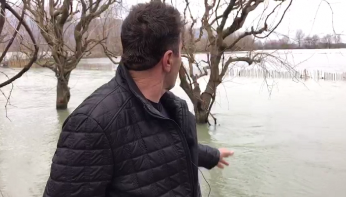 Uji vërshon sërish në fshatrat e Shkodrës, shumë shtëpi të rrezikuara