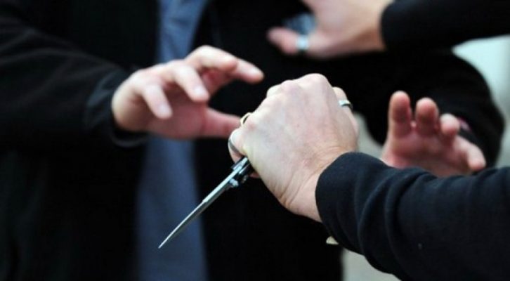 Sherr me thika në Kuçovë/ Plagoset një person, arrestohen dy të miturit