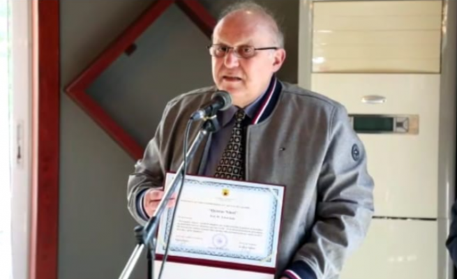 Mjeku Tritan Kalo merr titullin “Qytetar Nderi” i Kuçovës