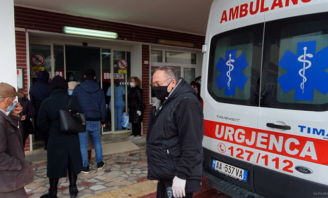 Fluks pacientësh me Covid në spitalin rajonal të Vlorës