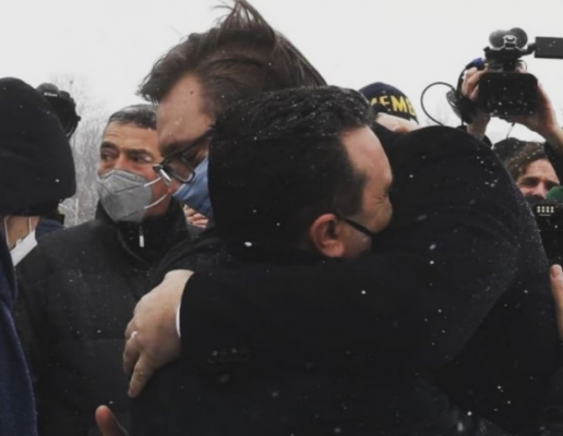 Vuçiç i dorëzon Zaev vaksinat: Do të ndihmojmë edhe vendet e tjera