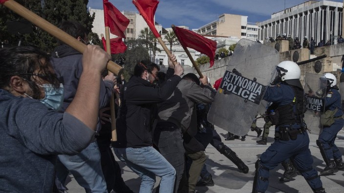 S’ndalen protestat në Greqi, studentët i kërkojnë qeverisë të tërhiqet nga projektligji