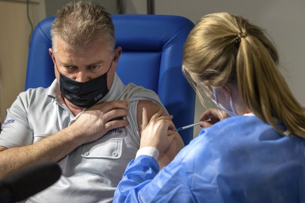 Refuzohet vaksina AstraZeneca/ Pese vende Europiane në alarm për mpiksjen e gjakut