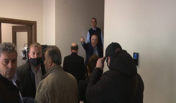 Sherri për zyrat e FRD-së/ Policia shpall në kërkim dy persona (Emrat)