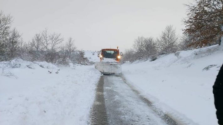 Situatë e rëndë nga reshjet e dëborës në shumë zona të juglindjes