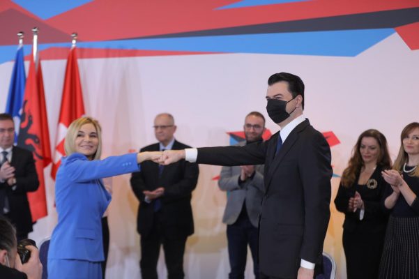“Shqipëria, shtëpia që fiton”/ Basha-Kryemadhi firmosin: Bashkim për ndryshimin