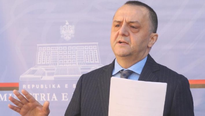 Legalizohet pallati i braktisur/ Jepen çertifikatat e pronësisë për apartamentet në qendër të qytetit të Korçës