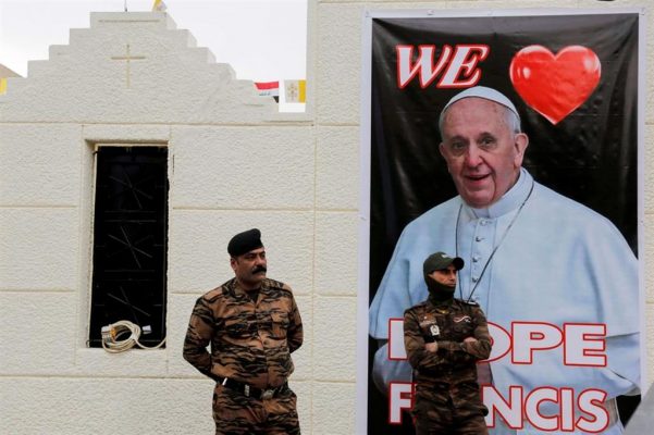 Papa vizitë historike në Irak, shkon në një nga bastionet e ISIS