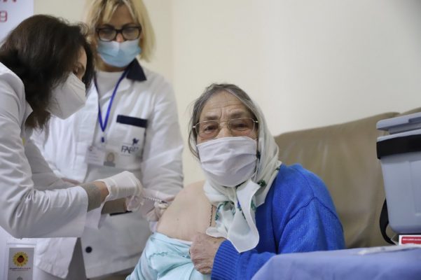 12-15 mijë vaksinime në ditë/ Manastirliu: Miratimi i aktit normativ hap rrugën për vaksinimin masiv