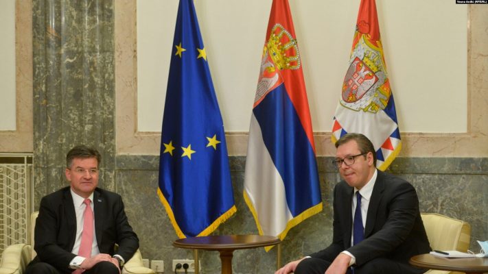 Vuçiç takohet me Lajçak: Serbia, gati për dialog